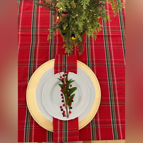 Holiday Tablecloth 6 Napkin Set - Picture 2 of 5